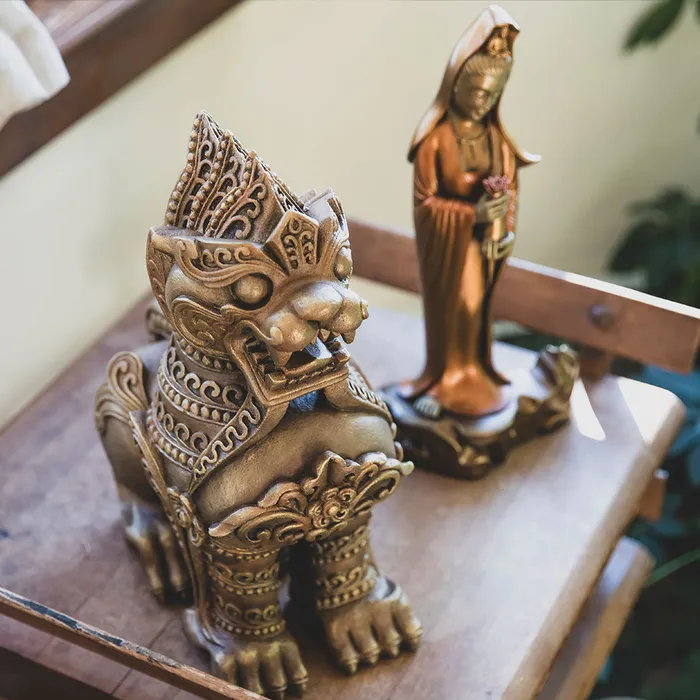 Wesco Necklaces Chinte Burmese Lion Guardian Statue