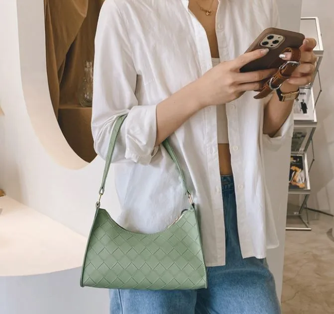 PB48 Mint Green Wide Weave Design Purse 01 Rings PB48 Mint Green Wide Weave Design Purse 01 Rings