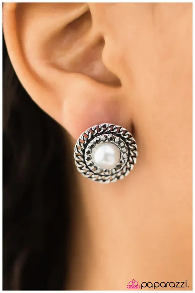 Earrings Paparazzi Earring A Grand Gesture Silver Paparazzi Jewelry