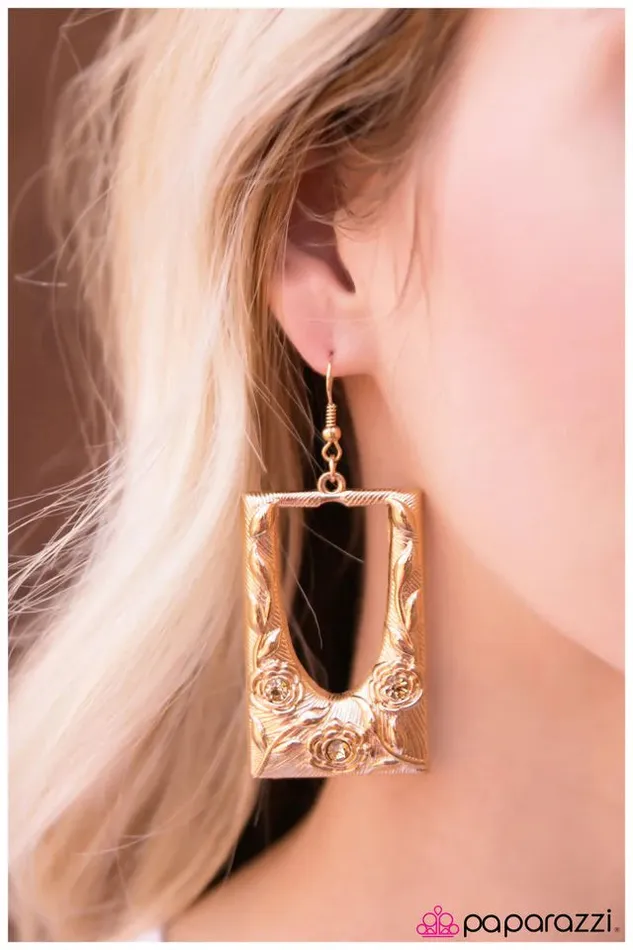 Earrings Paparazzi Jewelry Paparazzi Earring A Floral Frame of Mind Gold