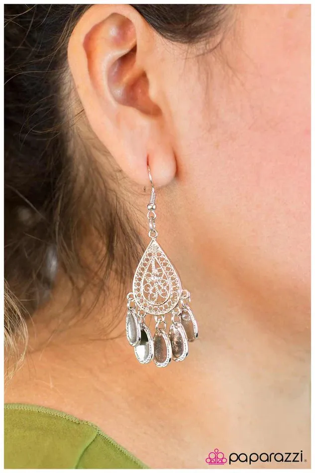 Earrings Paparazzi Jewelry Paparazzi Earring Forget Me Not White