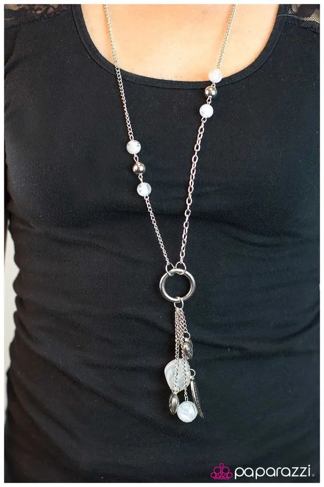 Necklaces Paparazzi Jewelry Paparazzi Necklace Hanging By a Moment White