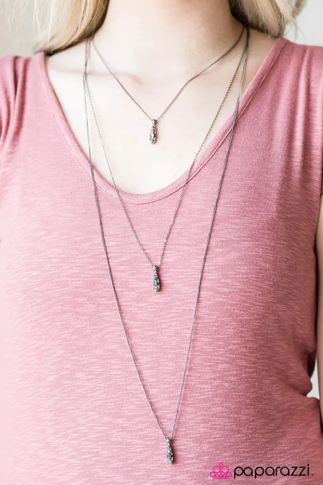 Necklaces Paparazzi Necklace You Gotta Climb Black Paparazzi Jewelry