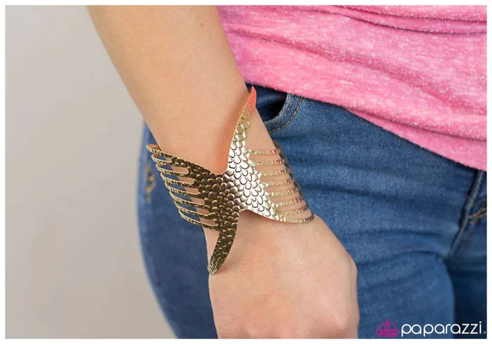 Paparazzi Jewelry Bracelets Paparazzi Bracelet Stick to the Ribs Gold