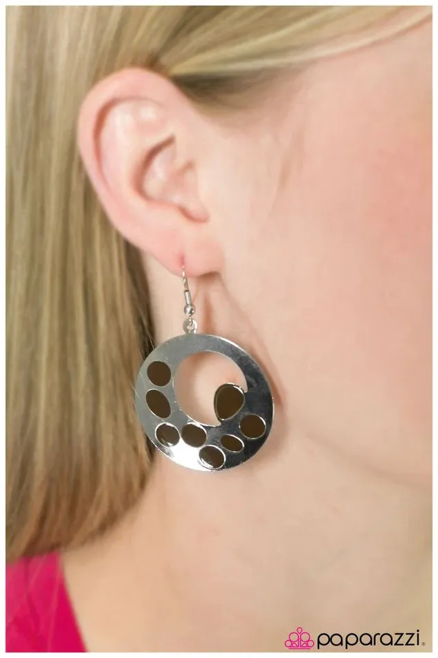 Paparazzi Jewelry Earrings Paparazzi Earring Pull Yourself Together Brown