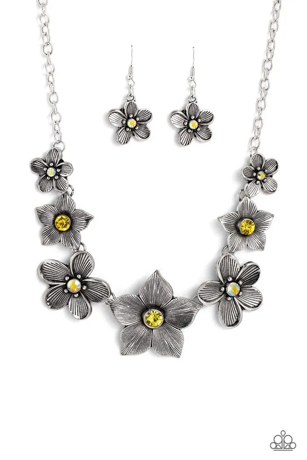 Paparazzi Jewelry Necklaces Paparazzi Necklace Free FLORAL Yellow Paparazzi Jewelry Necklaces Paparazzi Necklace Free FLORAL Yellow
