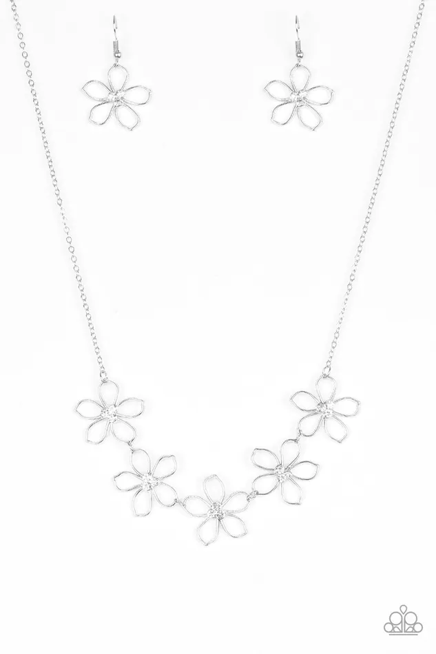 Paparazzi Jewelry Necklaces Paparazzi Necklace Hoppin Hibiscus White