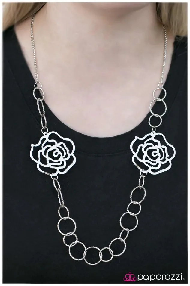 Paparazzi Jewelry Paparazzi Necklace Let A Thousand Flowers Bloom Silver Necklaces