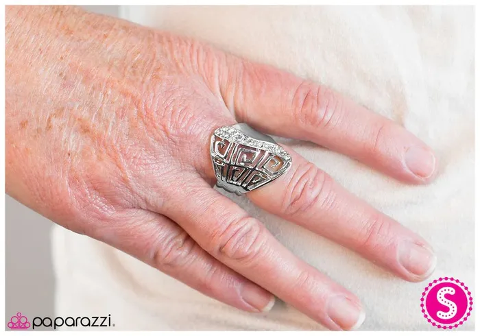 Paparazzi Jewelry Rings Paparazzi Ring A Stream Of Sparkle White
