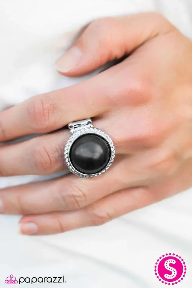 Paparazzi Jewelry Rings Paparazzi Ring Take My Hand Black