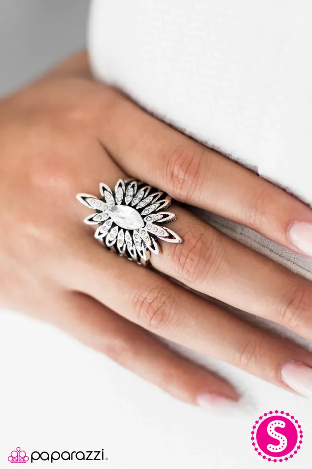 Paparazzi Ring Born To Be A Star White Paparazzi Jewelry Rings