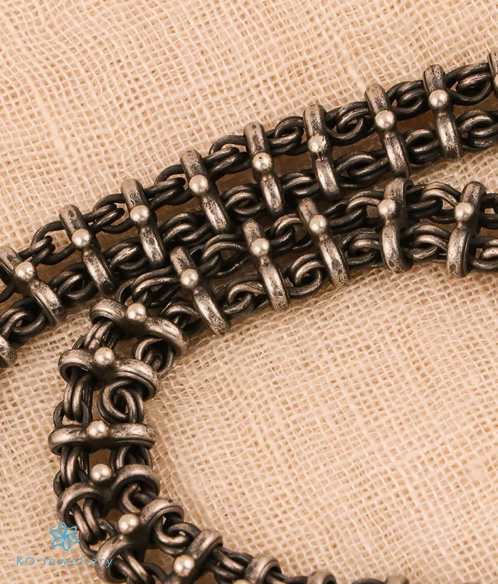 The Padmalaya Lakshmi Silver Nakkasi Chain Necklace Silversmith Necklaces