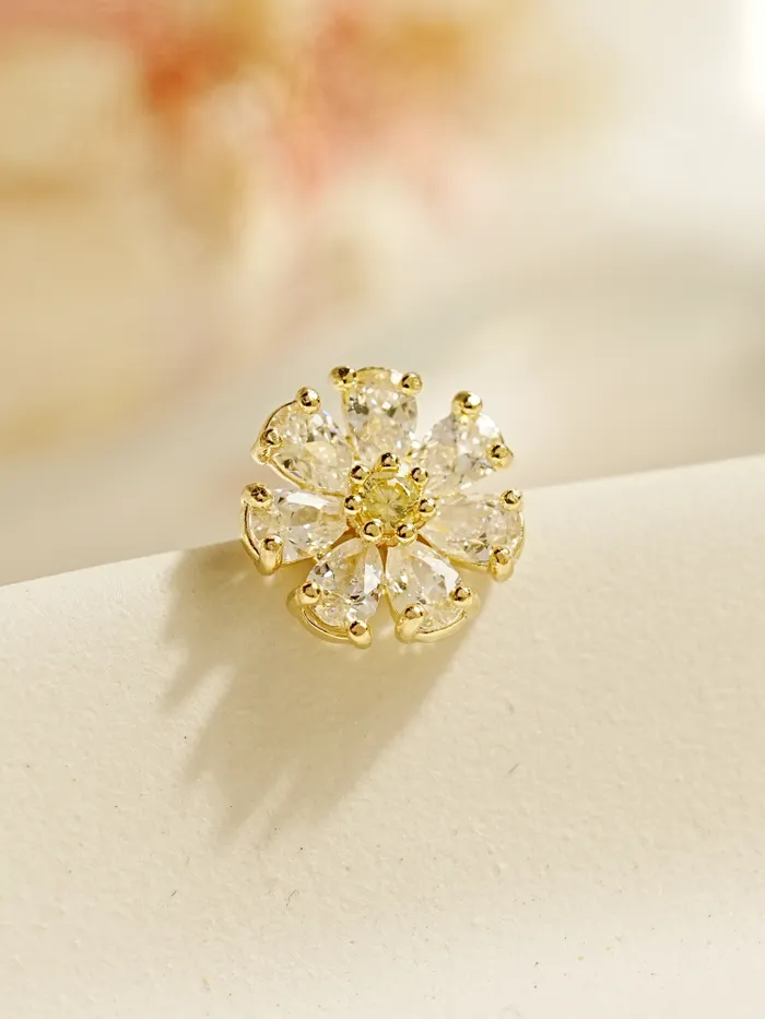14K Gold Daily Shine Daisy Cartilage Earring 20G MinimalBijoux Earrings