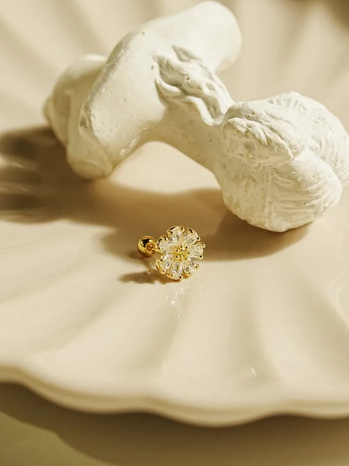 14K Gold Daily Shine Daisy Cartilage Earring 20G MinimalBijoux Earrings