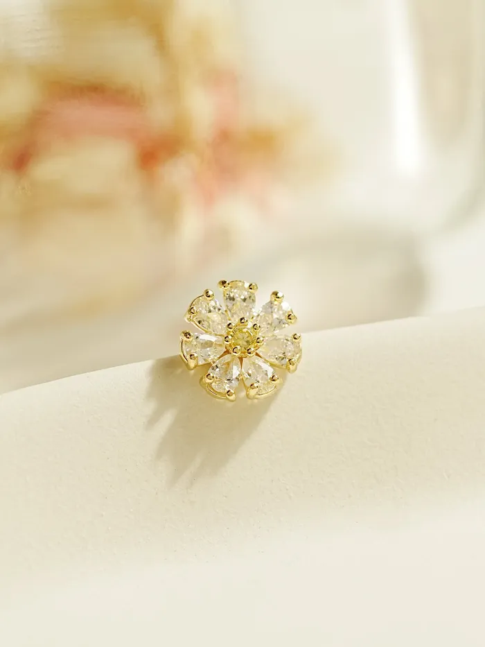 14K Gold Daily Shine Daisy Cartilage Earring 20G MinimalBijoux Earrings