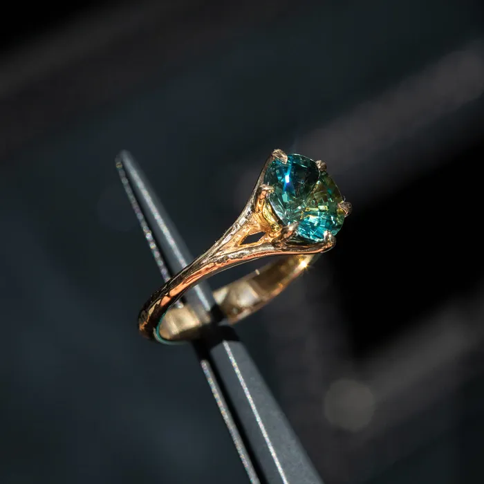 Anueva Jewelry Rings 240ct Oval Teal Green Parti Sapphire Evergreen Carved Split Shank Six Prong Ring in 14k Yellow Gold