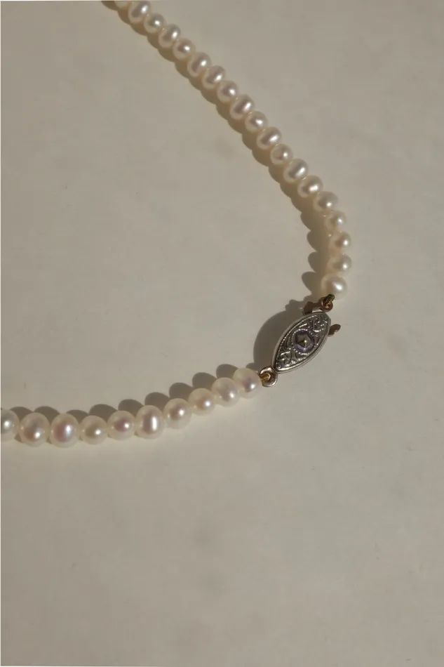 CLASSY CREAM VINTAGE PEARL NECKLACE collectionno2 Necklaces CLASSY CREAM VINTAGE PEARL NECKLACE collectionno2 Necklaces