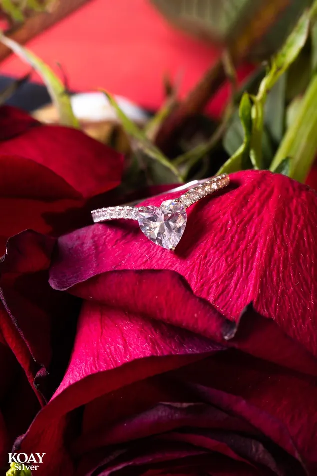 KOAY Silver Store Rings Zircon Single Heart Ring