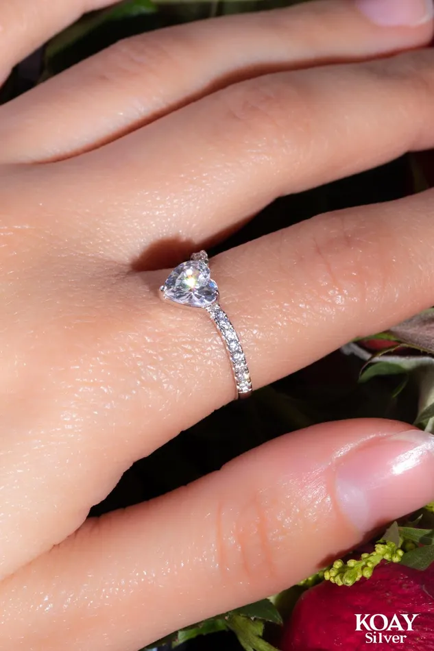 KOAY Silver Store Rings Zircon Single Heart Ring