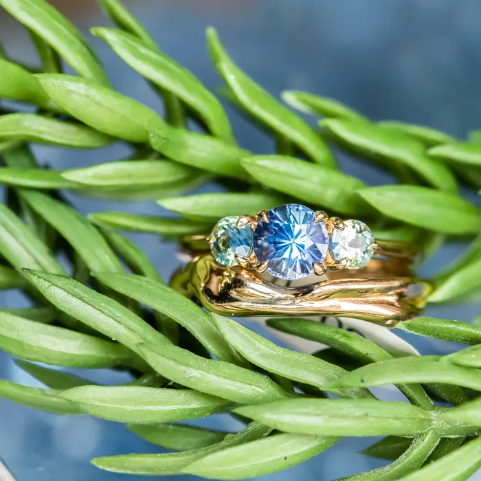 Rings 107ct Round Ceylon Sapphire and 38MM Round Sapphires Three Stone Ring in 14K Yellow Gold Discovery Gems