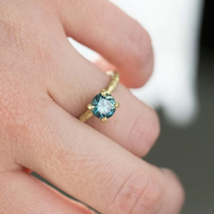 Rings Anueva Jewelry 142ct Round Montana Sapphire in 18k Yellow Gold Evergreen Solitaire Engagement Ring