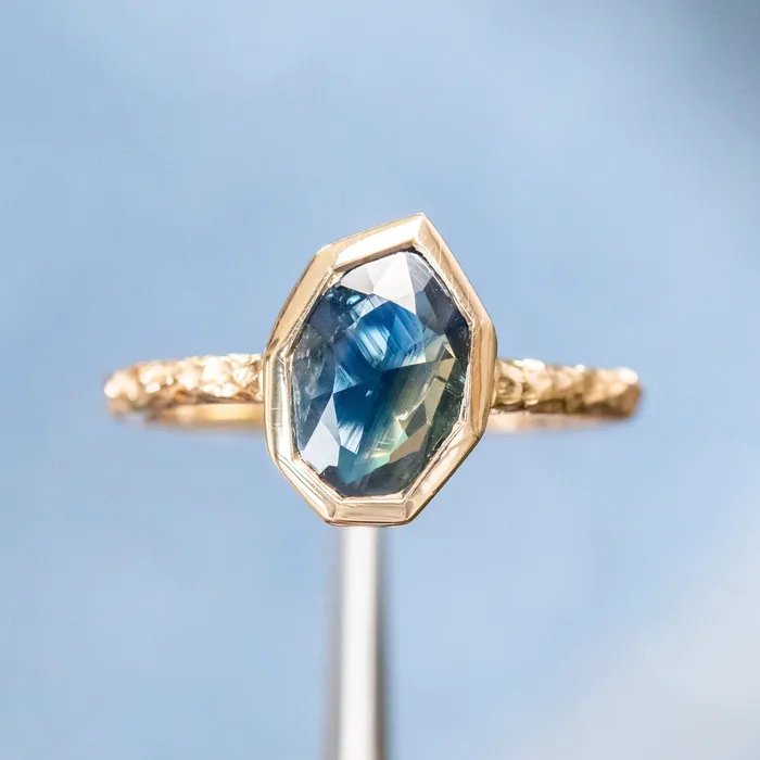 Rings Discovery Gems 116ct Geo Slice Blue Sapphire Evergreen Low Profile Bezel Solitaire Ring in 14k Yellow Gold