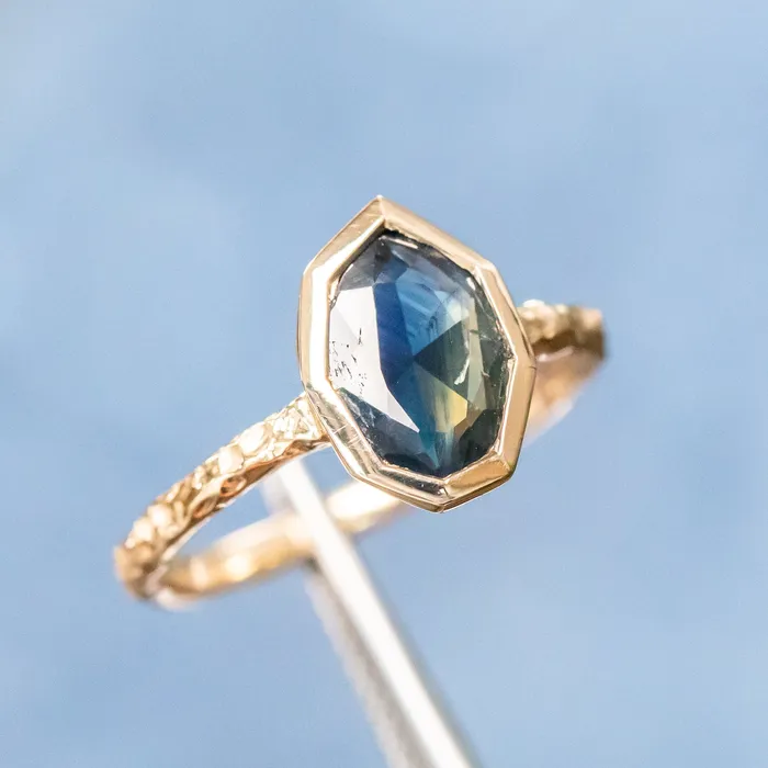 Rings Discovery Gems 116ct Geo Slice Blue Sapphire Evergreen Low Profile Bezel Solitaire Ring in 14k Yellow Gold