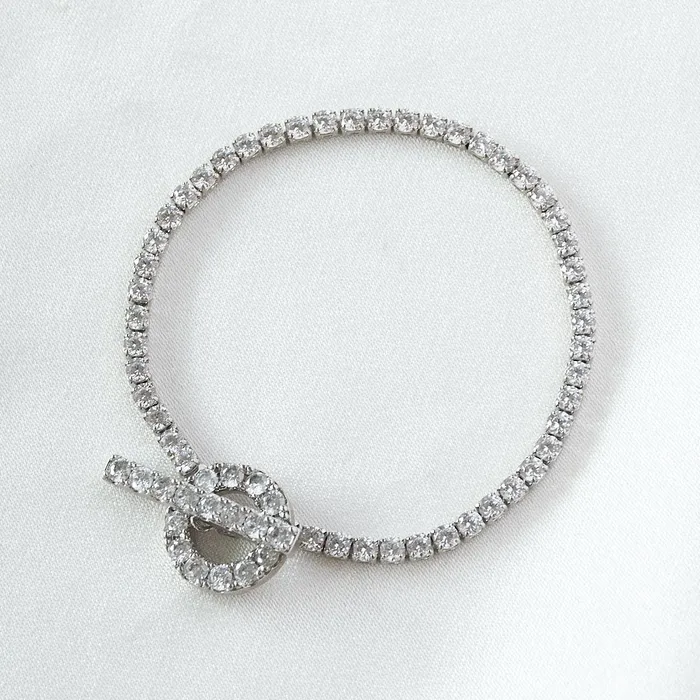 Upakarna Doggle Clasp Diamond Tennis Bracelet Bracelets